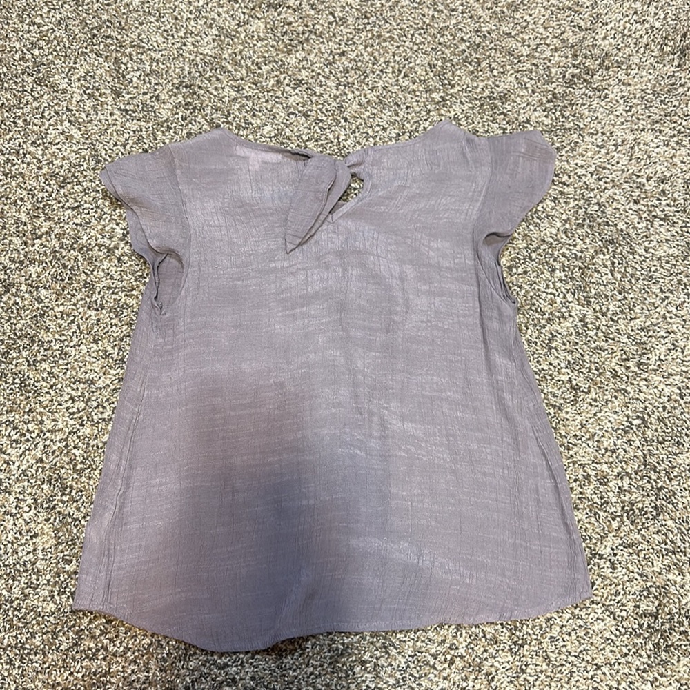 Like new blouse - lavender colored size Medium - Picture 3 of 3